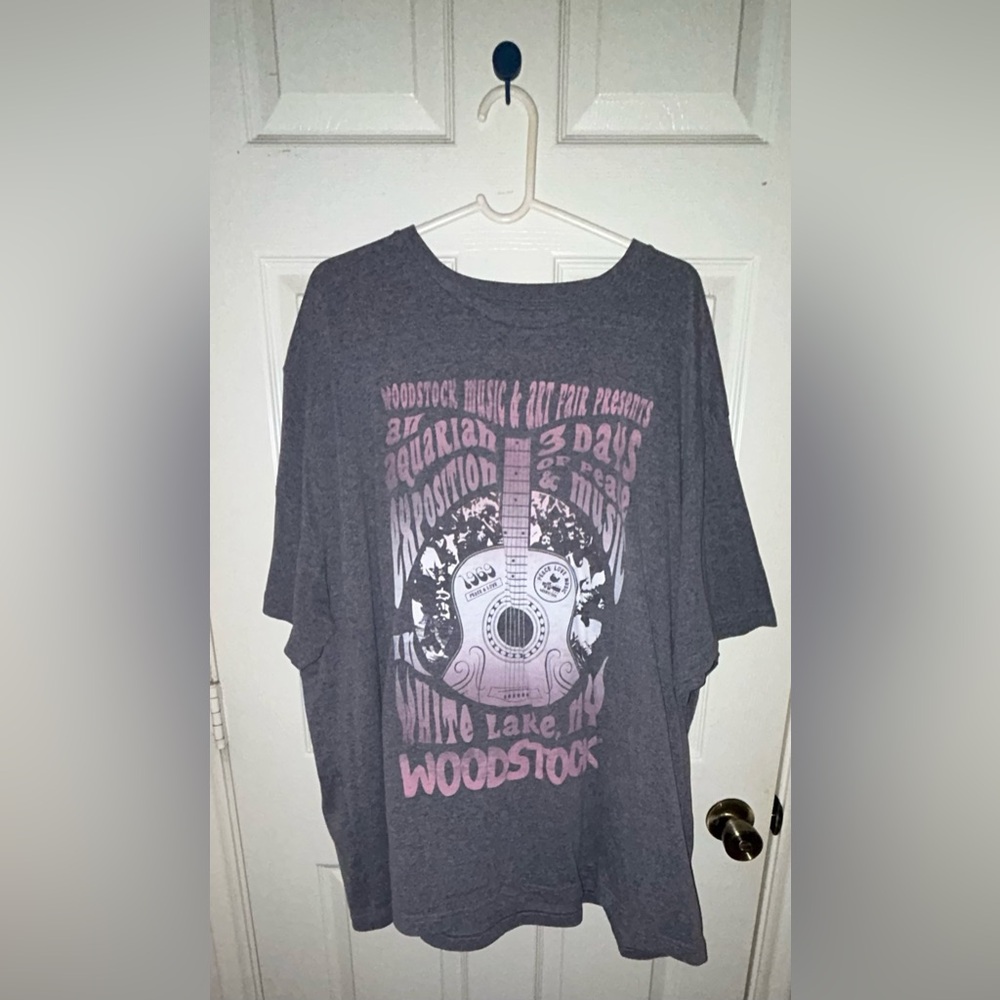 Woodstock tee